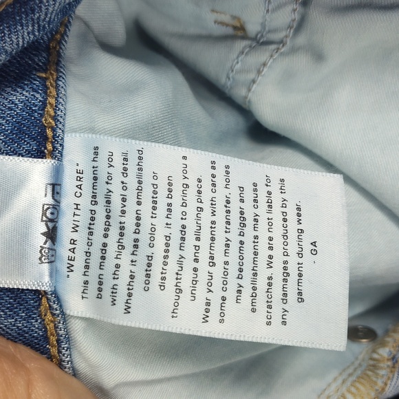 Good American Plus Size Good Curve Denim Shorts - Picture 13 of 14